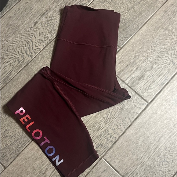 Peloton X Lululemon Align 25
Leggings Maroon #T00 - Picture 6 of 6